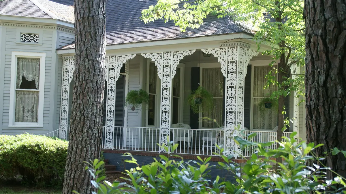 Historic home in Eufaula, Alabama, where older wood framing needs steady pest and termite monitoring